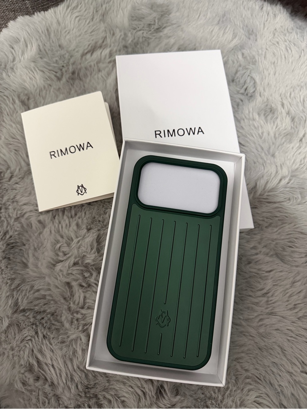 RIMOWA  17 pro max Forest Green Ribbed Phone Case